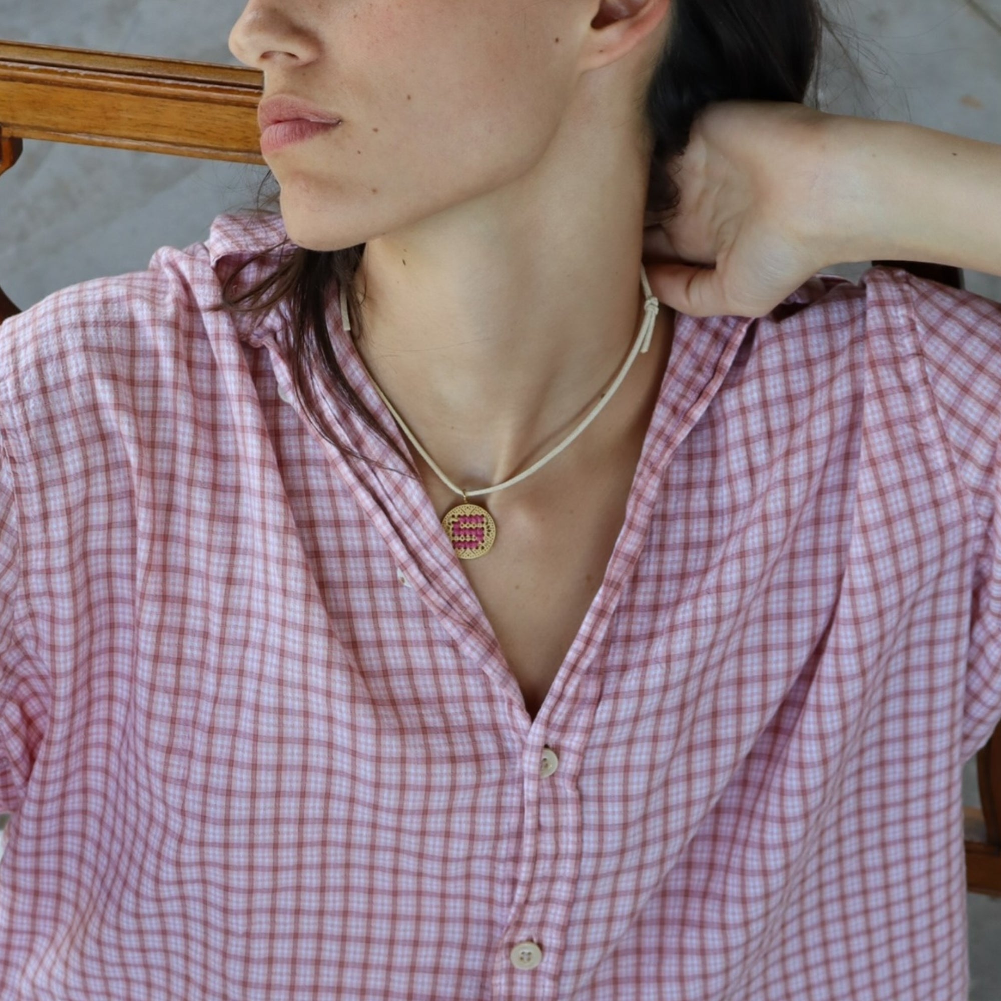 CHOKER CAMOSCIO CIONDOLO GRANDE ORO - Lettera