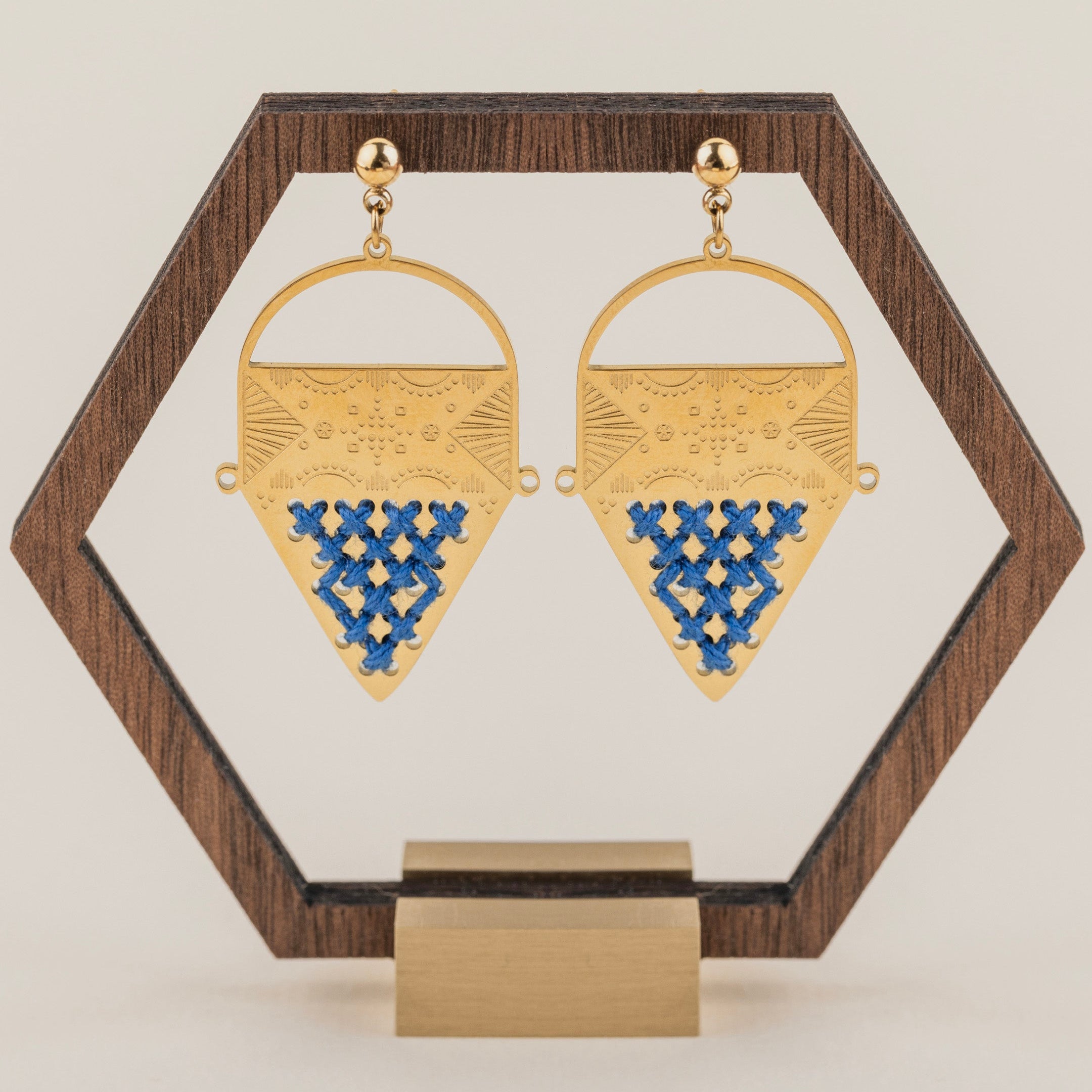 18K GOLD TRIANGULAR DANGLING EARRINGS - Crosses