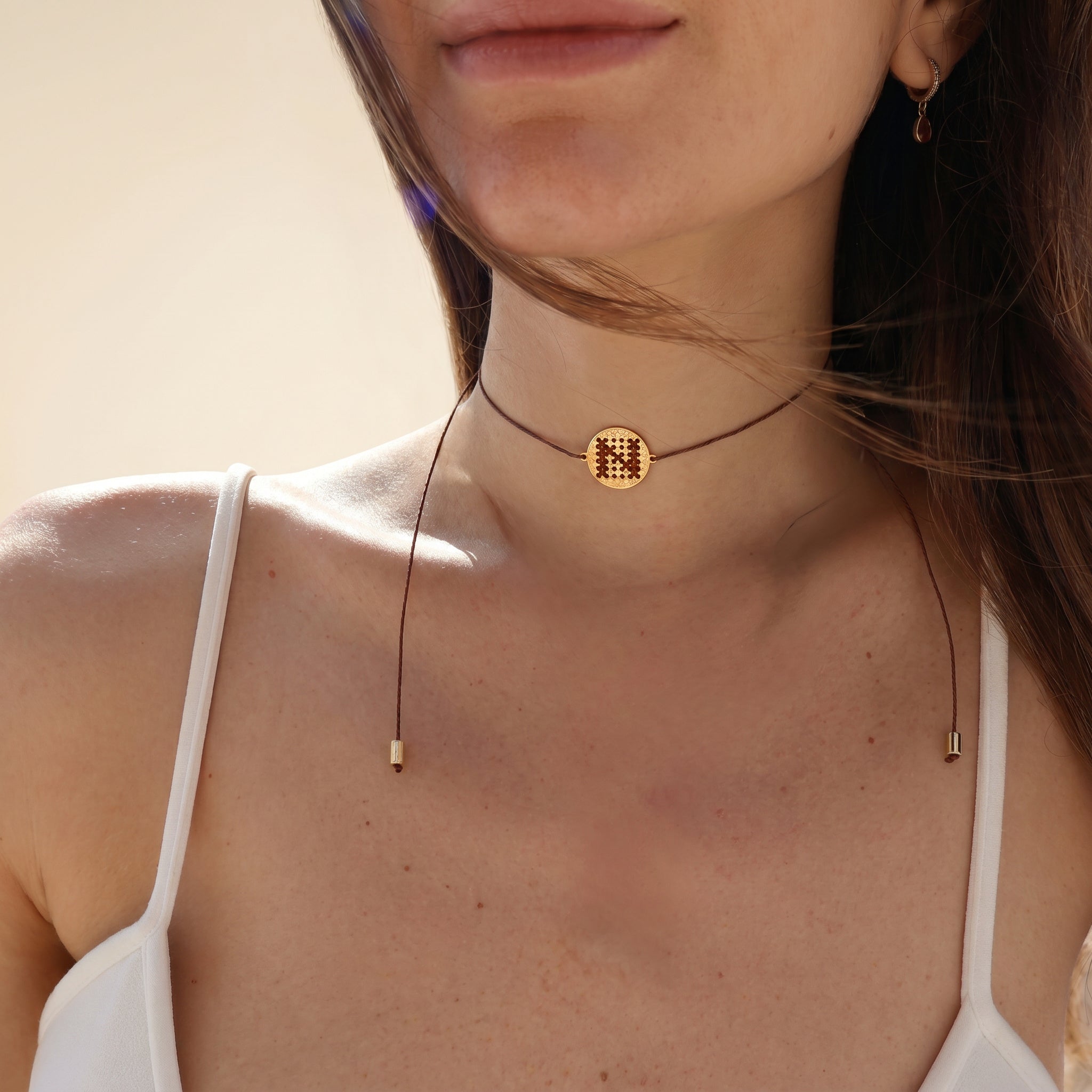 CHOKER CORDINO MONETA ORO - Lettera